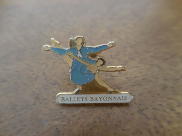 画像1: 【BALLETS BAYONNAIS】レア ピンズ ピンバッジ ピンバッチ PINS バレエ バレリーナ (1)