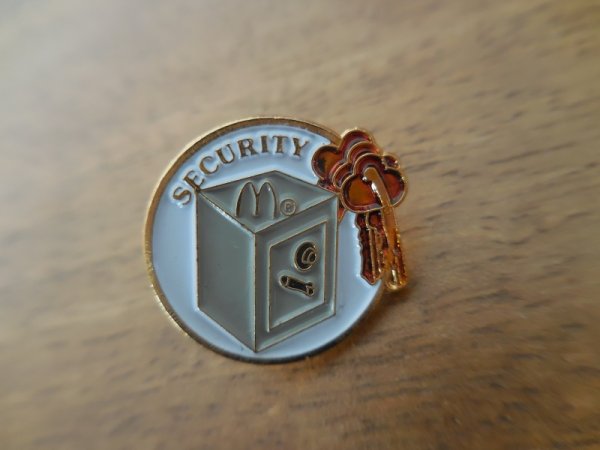 画像1: 【McDonald's SECURITY】カナダ ピンバッジ ピンバッチ PINS マクドナルド　金庫 (1)