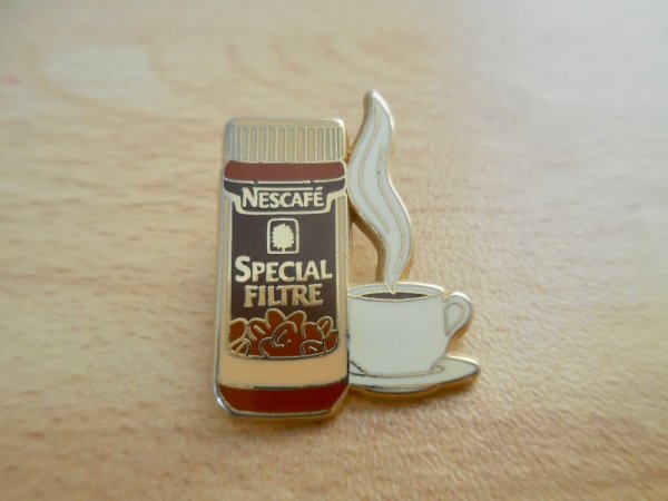 画像1: 【NESCAFE】ピンバッジ ピンバッチ PINS ネスカフェ　コーヒー　ARTHUS BERTRAND PARIS ベルトラン (1)