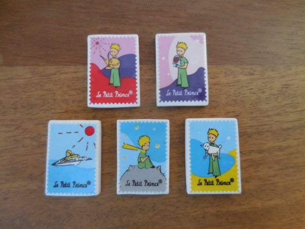 画像1: 【MONOPRIX Le Petit Prince 2025年 コンプリート】フェーヴ フェーブ feve ガレット・デ・ロワ 星の王子さま 切手型 (1)
