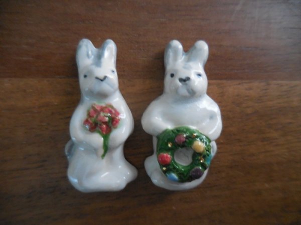 画像1: 【ERIC ET GILLES  2025年 AFV グレーうさぎお花  グレーウサギリース 2個セット 100個限定】フェーヴ フェーブ feve エリック・エ・ジル うさぎ  兎 (1)